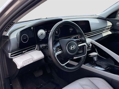 Used 2024 Hyundai Elantra Limited FWD image 9