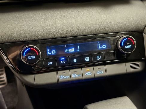 Used 2025 Hyundai Elantra Sport FWD image 17