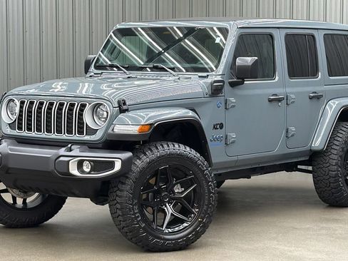 Used 2025 Jeep Wrangler Unlimited Sahara w/ Safety Group AWD/4WD image 1