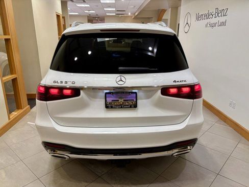 New 2026 Mercedes-Benz GLS 580 4MATIC image 4