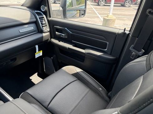 New 2026 RAM 2500 Laramie AWD/4WD image 34