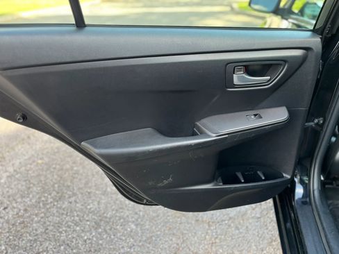 Used 2016 Toyota Camry SE image 15