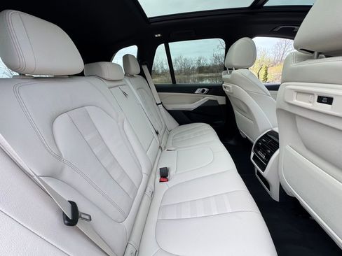 Certified 2022 BMW X5 xDrive40i w/ M Sport Package image 26