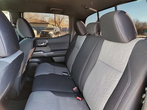 Used 2023 Toyota Tacoma TRD Off-Road image 5