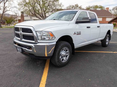Used 2018 RAM 2500 Tradesman w/ Chrome Appearance Group AWD/4WD image 8