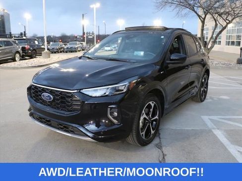 Used 2023 Ford Escape ST-Line Elite w/ Premium Technology Package image 2