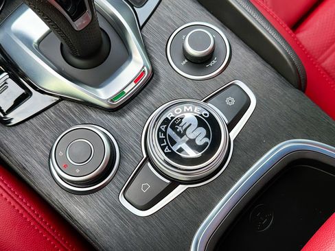 Used 2024 Alfa Romeo Giulia Sprint RWD image 29