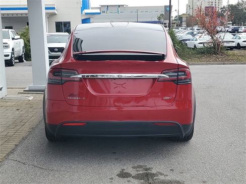 Used 2018 Tesla Model X 100D image 9