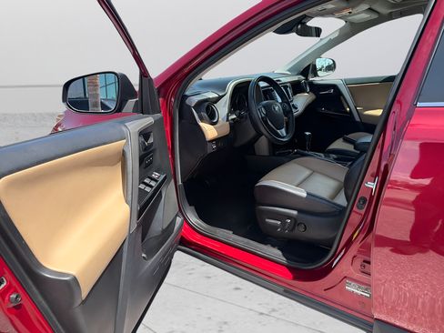 Used 2018 Toyota RAV4 Limited FWD image 13