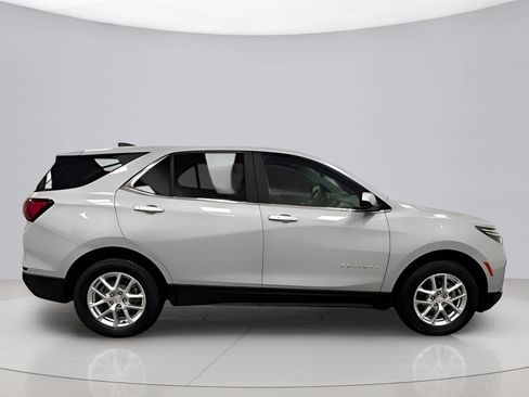 Used 2022 Chevrolet Equinox LT AWD/4WD image 2