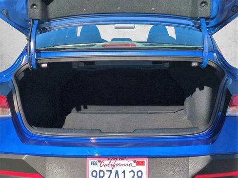 Certified 2025 Hyundai Elantra SE image 6