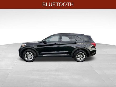 Used 2023 Ford Explorer XLT AWD/4WD image 4