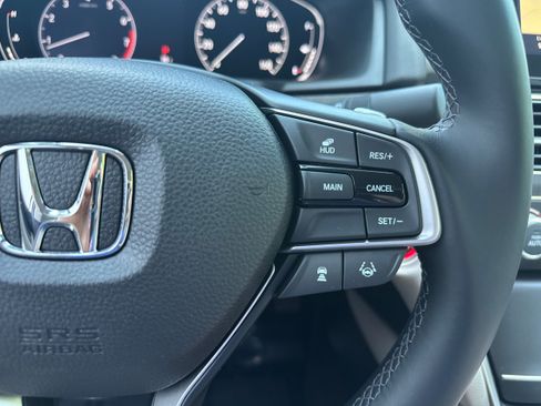 Used 2018 Honda Accord Touring image 25