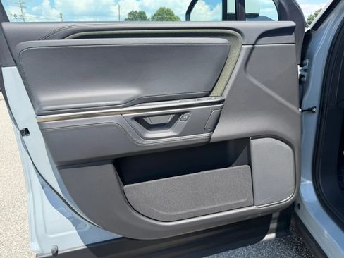 Used 2025 Rivian R1S Adventure AWD/4WD image 8