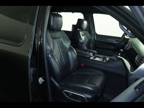 Used 2022 Jeep Wagoneer Series III w/ Premium Group I image 32