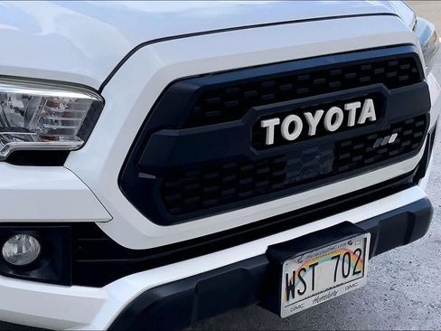 Used 2019 Toyota Tacoma TRD Off-Road AWD/4WD image 34
