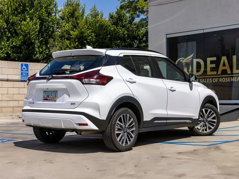 Used 2024 Nissan Kicks SR FWD image 10