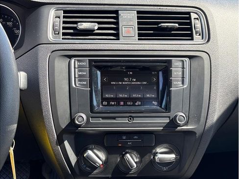 Used 2017 Volkswagen Jetta S image 16