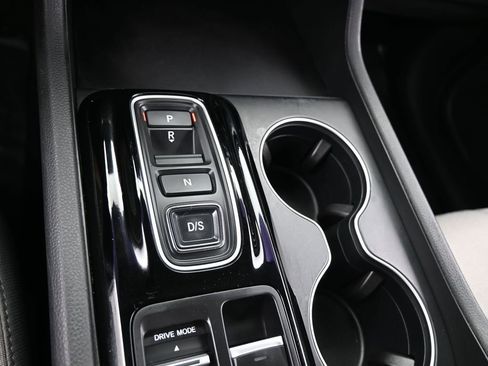 Used 2023 Honda Pilot LX image 25