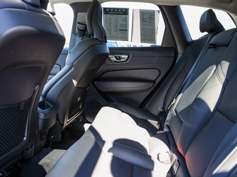 Used 2025 Volvo XC60 B5 Plus image 18