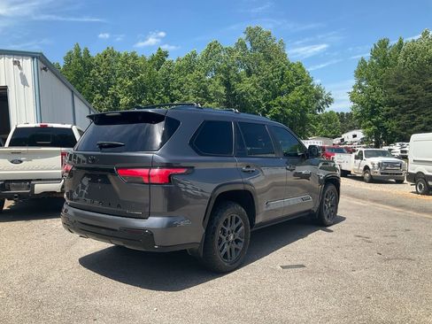 Used 2025 Toyota Sequoia Platinum AWD/4WD image 5