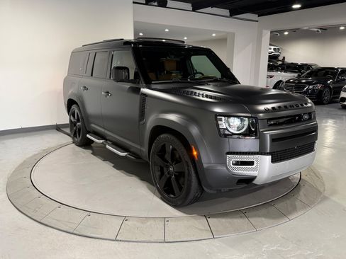 Used 2023 Land Rover Defender 130 SE AWD/4WD image 4