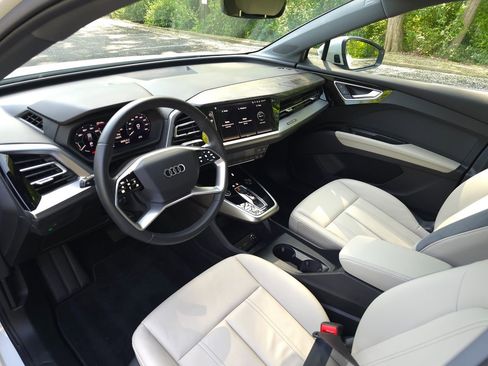 Used 2023 Audi Q4 e-tron Premium w/ Convenience Package image 2