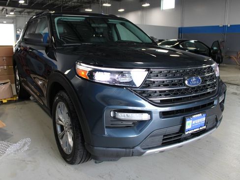 Used 2023 Ford Explorer XLT w/ Equipment Group 202A AWD/4WD image 3