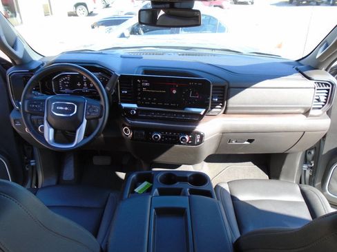 Used 2025 GMC Sierra 1500 SLT image 13