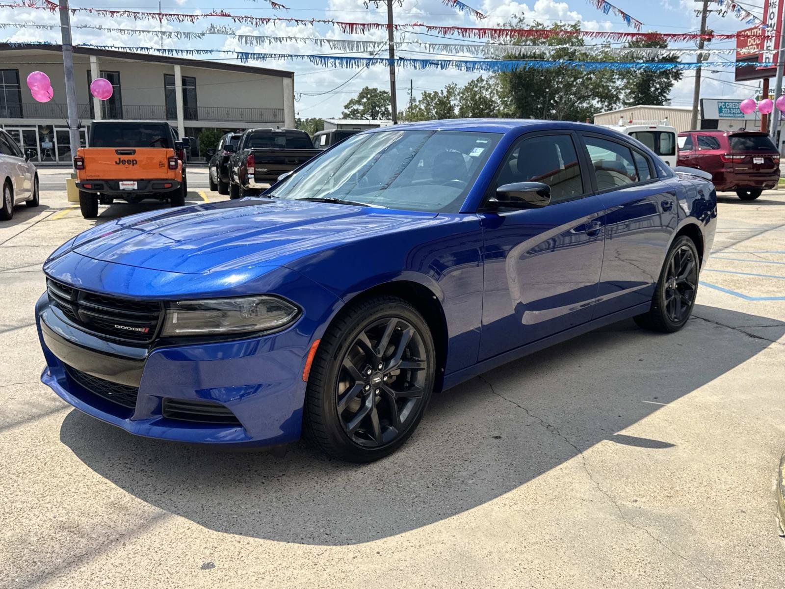 Used 2022 Dodge Charger SXT w/ Blacktop Package RWD image 3