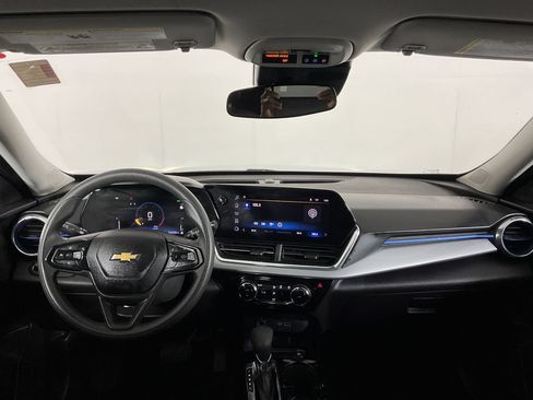 Used 2025 Chevrolet Trax LT FWD image 15