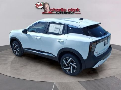 New 2026 Nissan Kicks SV w/ SV Premium Package FWD image 3