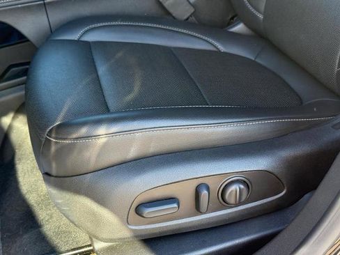 Used 2023 GMC Acadia SLT image 24