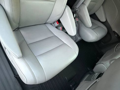 Used 2019 Toyota Sienna XLE FWD image 30