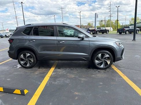 New 2026 Volkswagen Taos SE AWD/4WD image 7