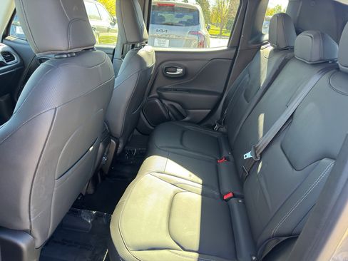 Used 2023 Jeep Renegade Limited image 12