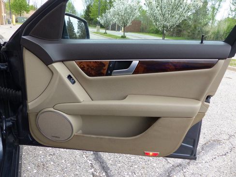 Used 2013 Mercedes-Benz C 250 Sedan image 35