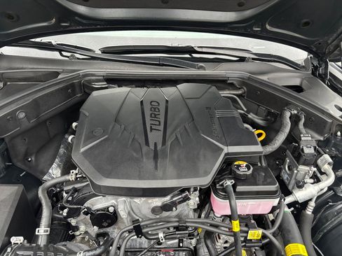 Used 2024 Genesis G70 2.5T image 17