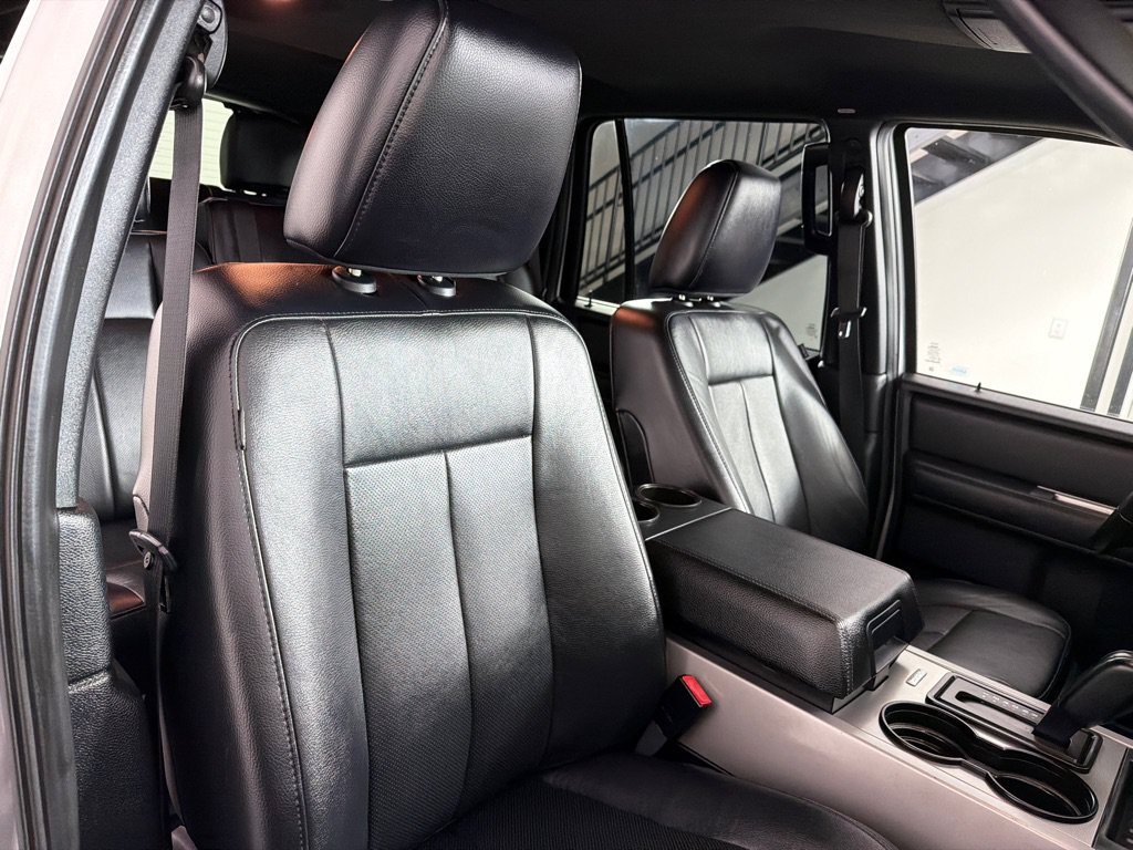 Used 2017 Ford Expedition XLT w/ Equipment Group 202A AWD/4WD image 24