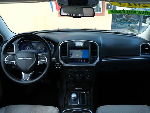 Used 2015 Chrysler 300 C image 18