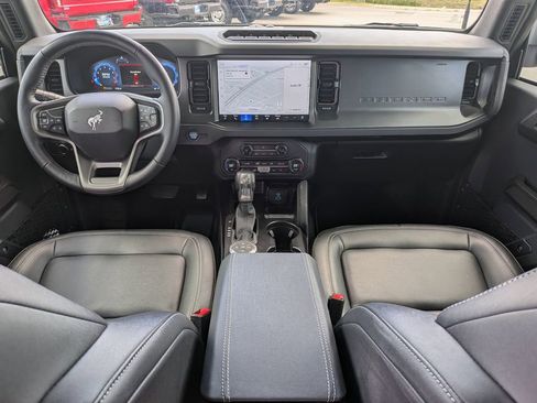 Used 2025 Ford Bronco Badlands image 16