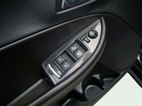 Used 2017 Chevrolet Impala LT FWD image 13