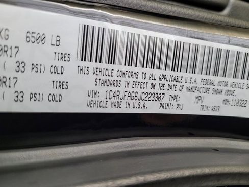 Used 2018 Jeep Grand Cherokee Laredo image 47