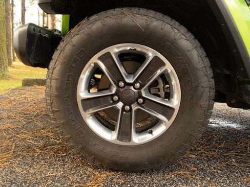 Used 2019 Jeep Wrangler Unlimited Sahara w/ Uconnect 4C Nav & Sound Group image 40