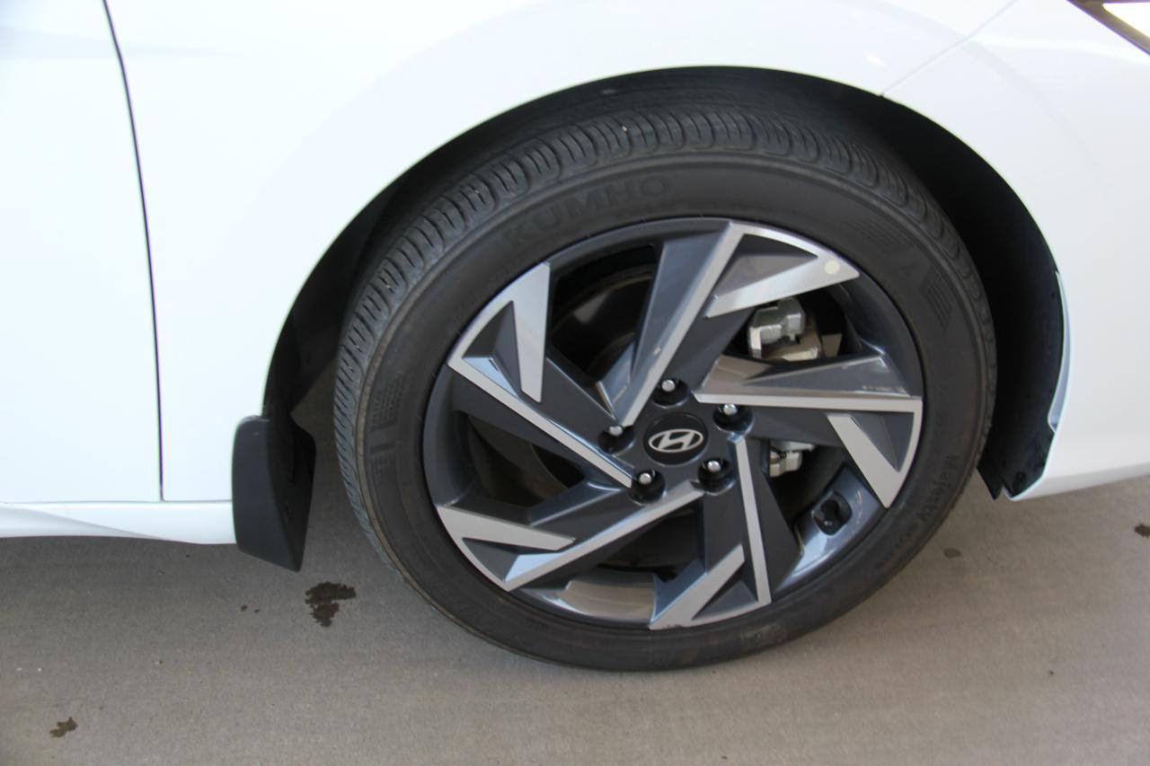 Used 2025 Hyundai Elantra Sport FWD image 30