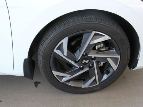 Used 2025 Hyundai Elantra Sport FWD image 30