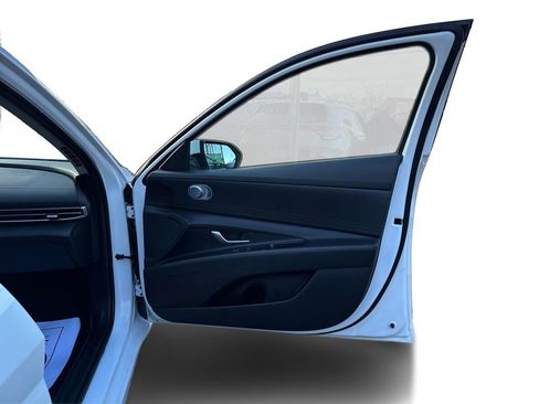 Used 2022 Hyundai Elantra SEL image 25