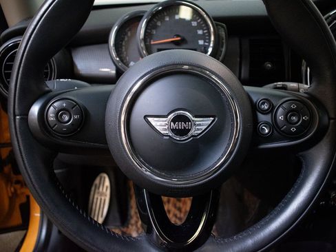 Used 2018 MINI Cooper 2-Door Hardtop image 12