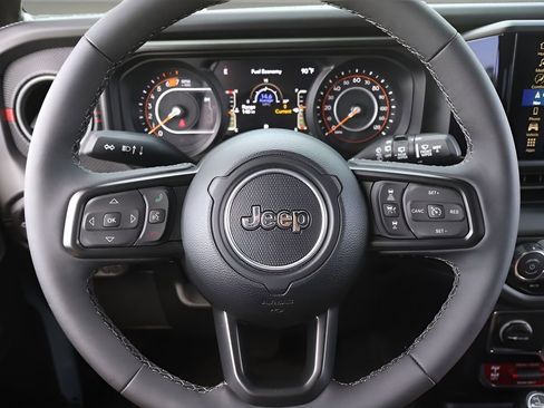 Used 2025 Jeep Wrangler Unlimited Rubicon AWD/4WD image 18