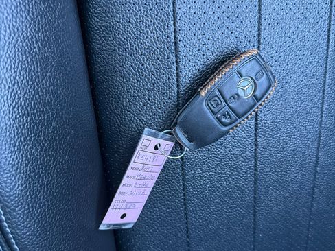 Used 2017 Mercedes-Benz E 300 4MATIC image 30